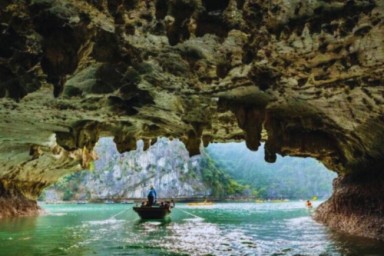 Hanoi - Halong Bay - Cua Van Fishing Village - Tien Ong Cave (L, D)